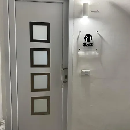 Black & Breakfast Apartment