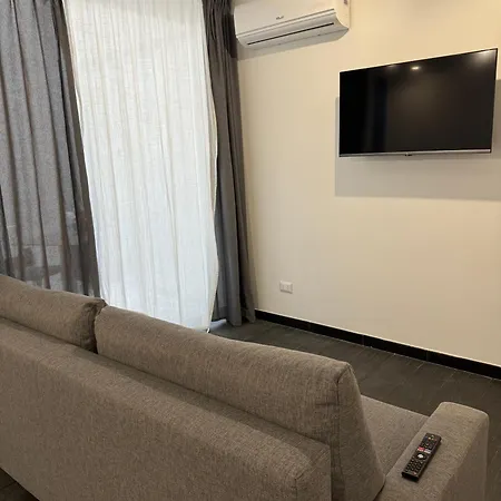 Black & Breakfast * 바리